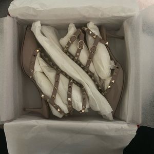 Patent valentino kitten rockstuds